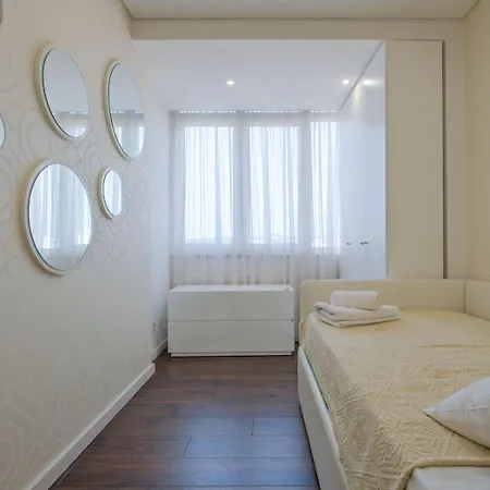 Luxury Duplex In Benfica 15 Min To Airport ליסבון